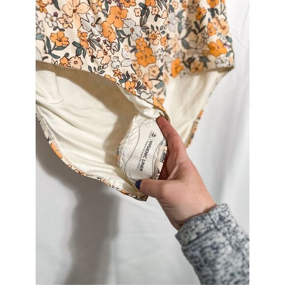 Cupshe NWT One piece floral suit - Picture 4 of 9